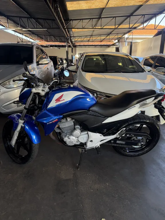 HONDA CB 300 R - Foto