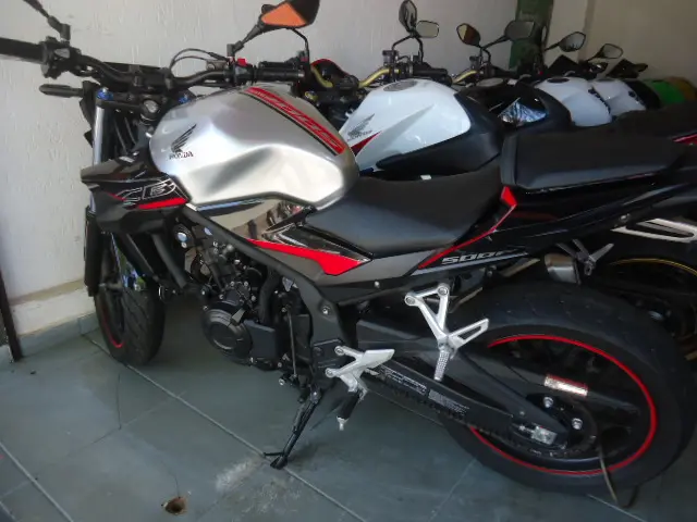 HONDA CB 500 F - Foto