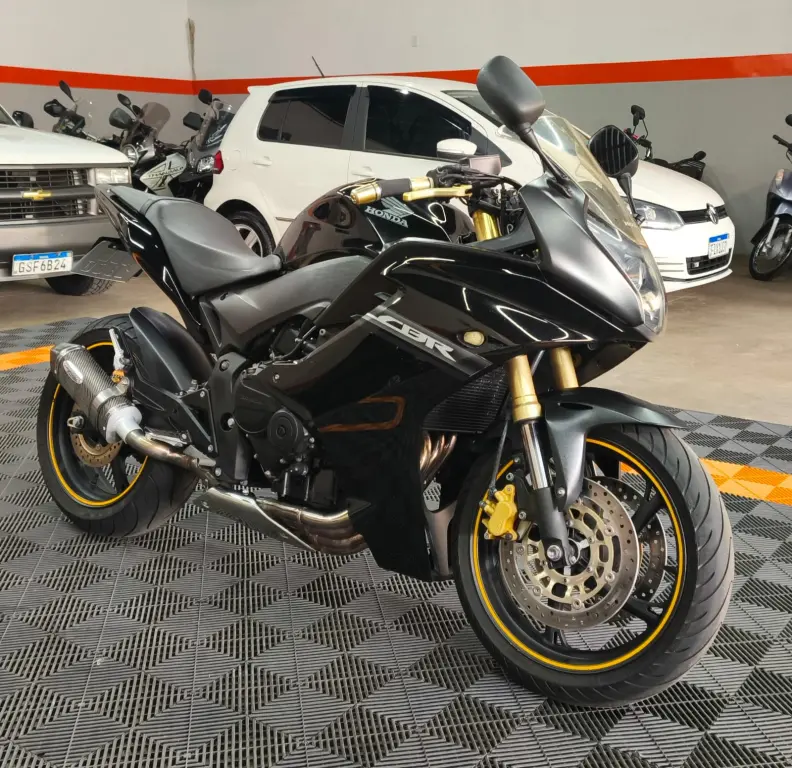 HONDA CBR 600 F - Foto