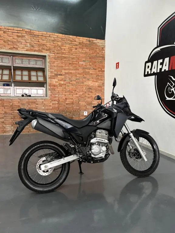 HONDA XRE 300 - Foto