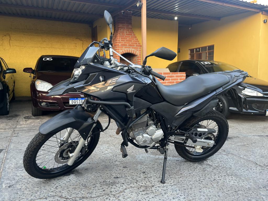 HONDA XRE 300 - Foto