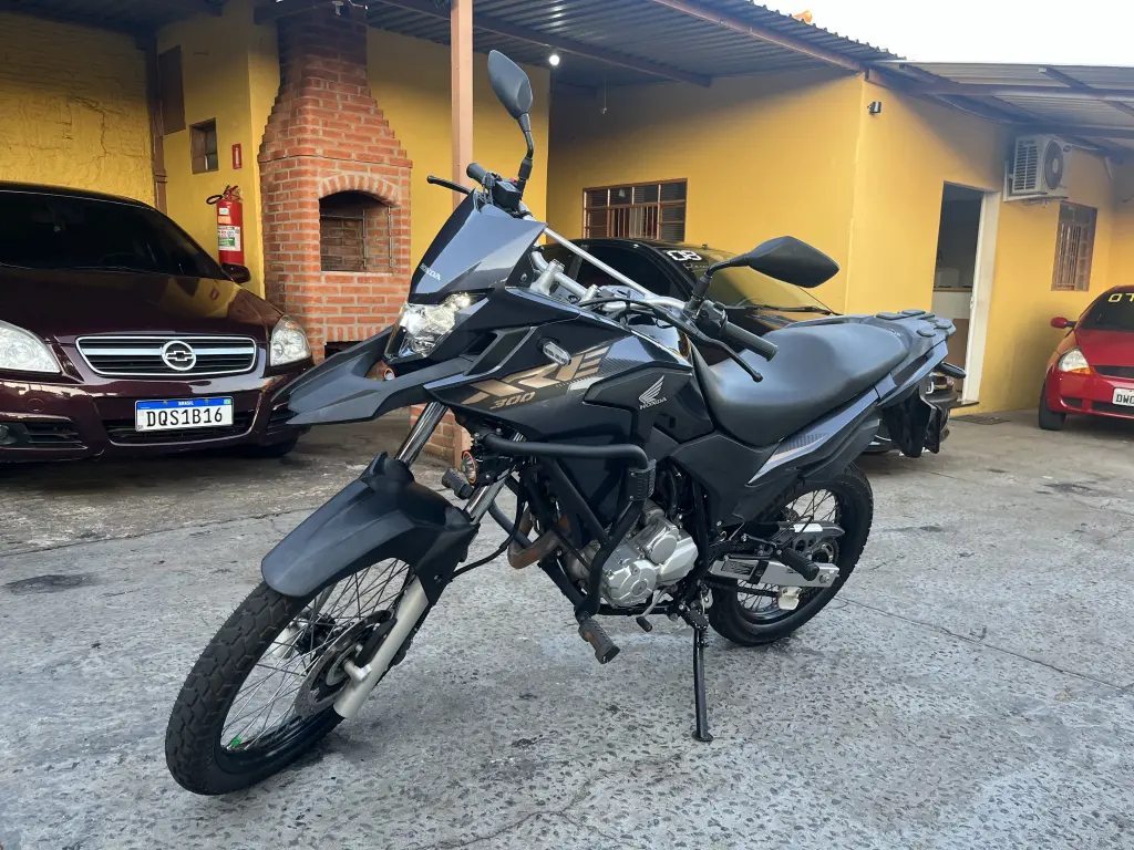HONDA XRE 300 - Foto