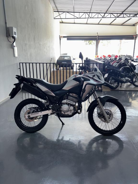 HONDA XRE 300 - Foto