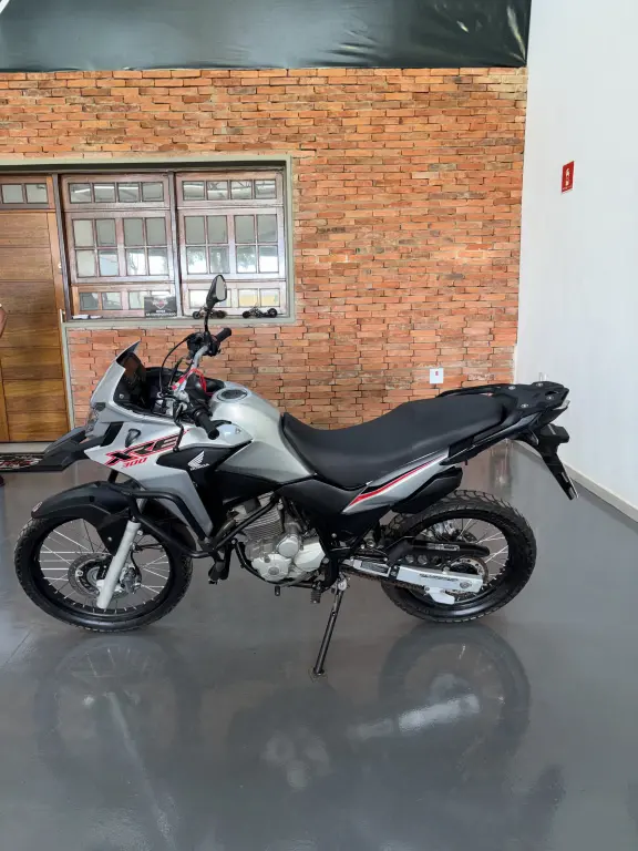 HONDA XRE 300 - Foto