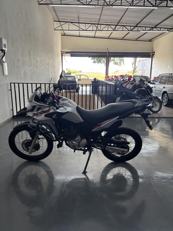 HONDA XRE 300 - Foto