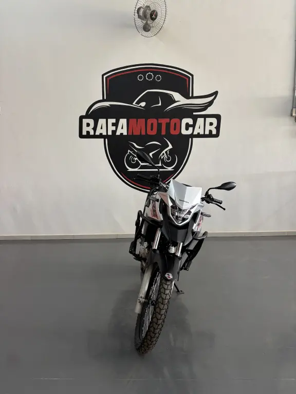 HONDA XRE 300 - Foto