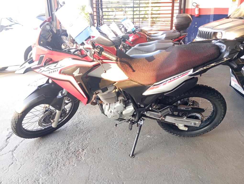 HONDA XRE 300 - Foto