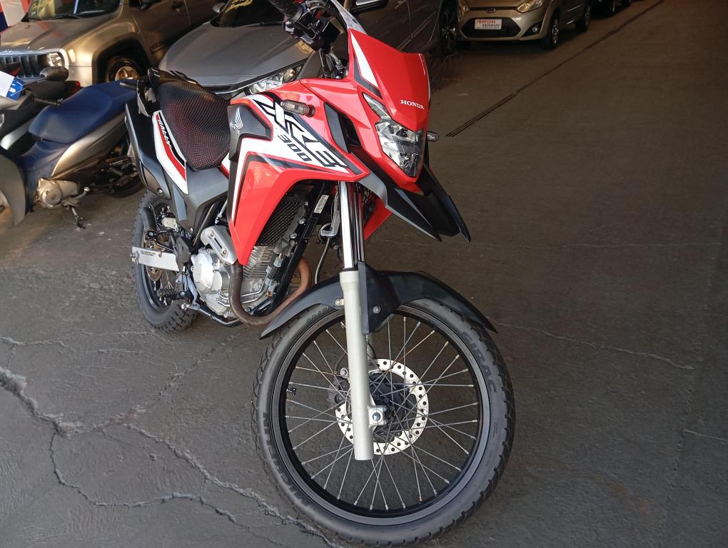 HONDA XRE 300 - Foto