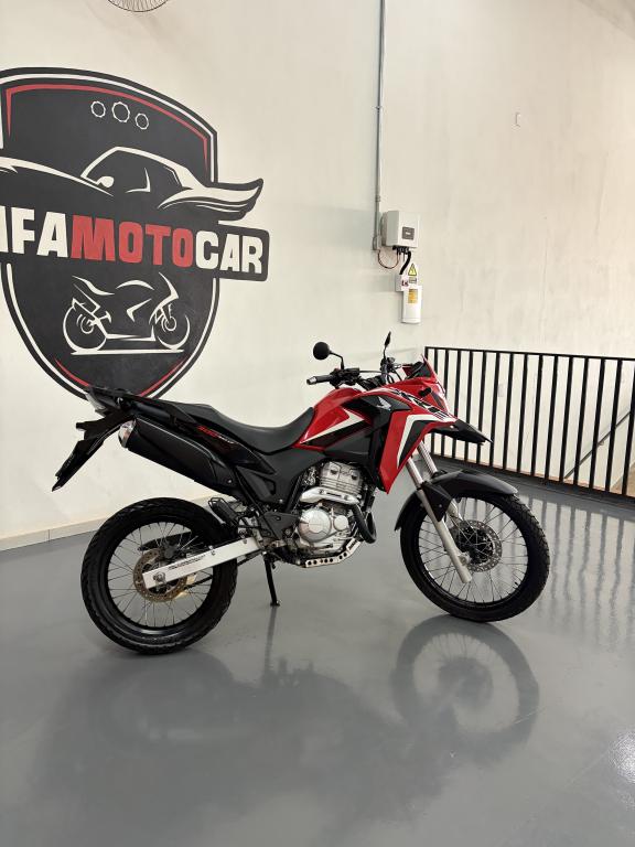 HONDA XRE 300 - Foto