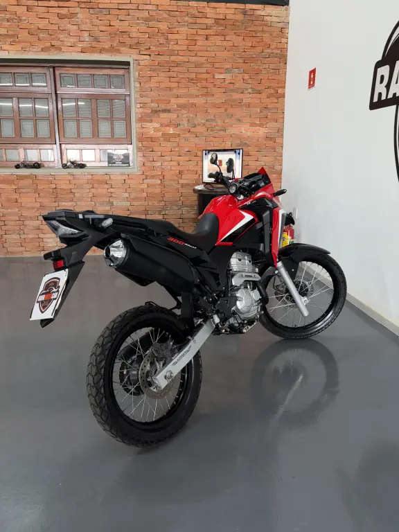 HONDA XRE 300 - Foto