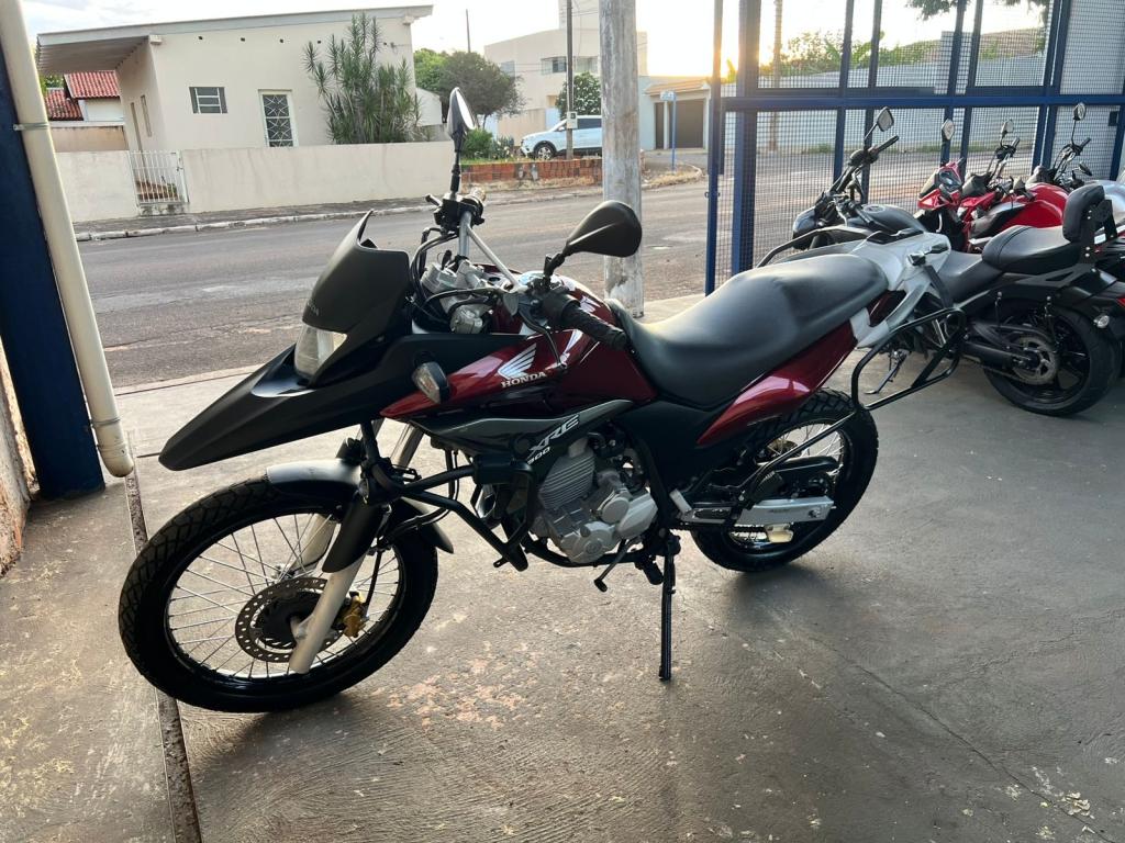 HONDA XRE 300 - Foto