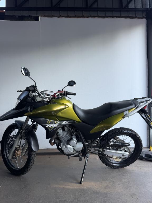 HONDA XRE 300 - Foto