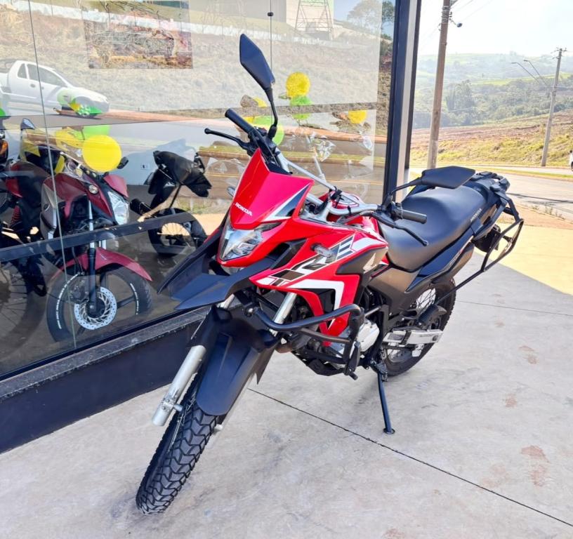HONDA XRE 300 - Foto