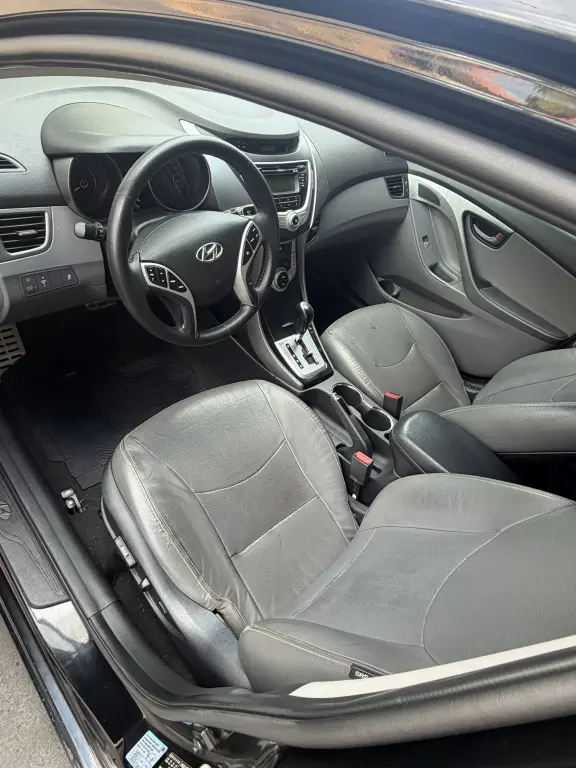 HYUNDAI Elantra - Foto