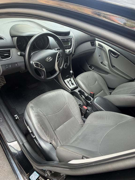 HYUNDAI Elantra - Foto