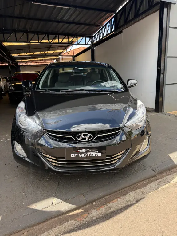 HYUNDAI Elantra - Foto
