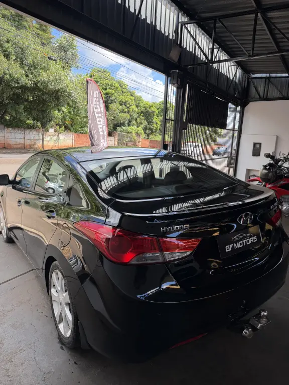 HYUNDAI Elantra - Foto