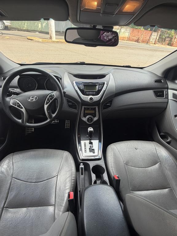 HYUNDAI Elantra - Foto