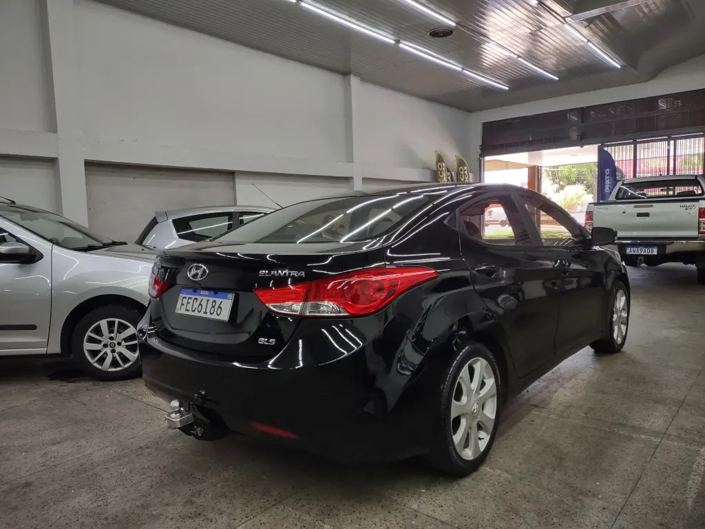 HYUNDAI Elantra - Foto