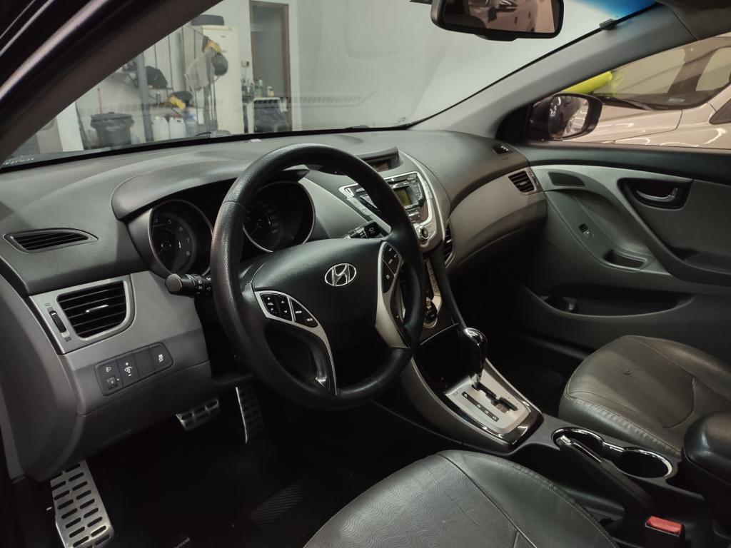 HYUNDAI Elantra - Foto