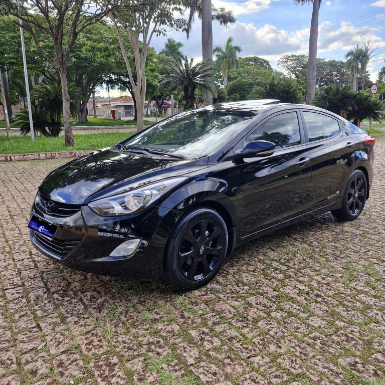 HYUNDAI Elantra - Foto