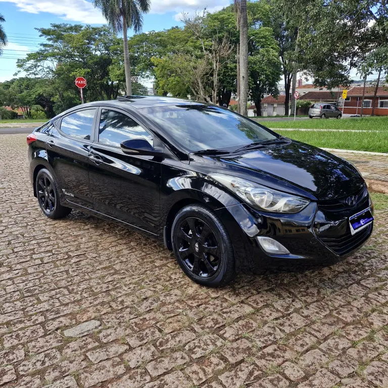 HYUNDAI Elantra - Foto
