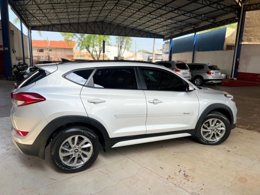 HYUNDAI Tucson - Foto