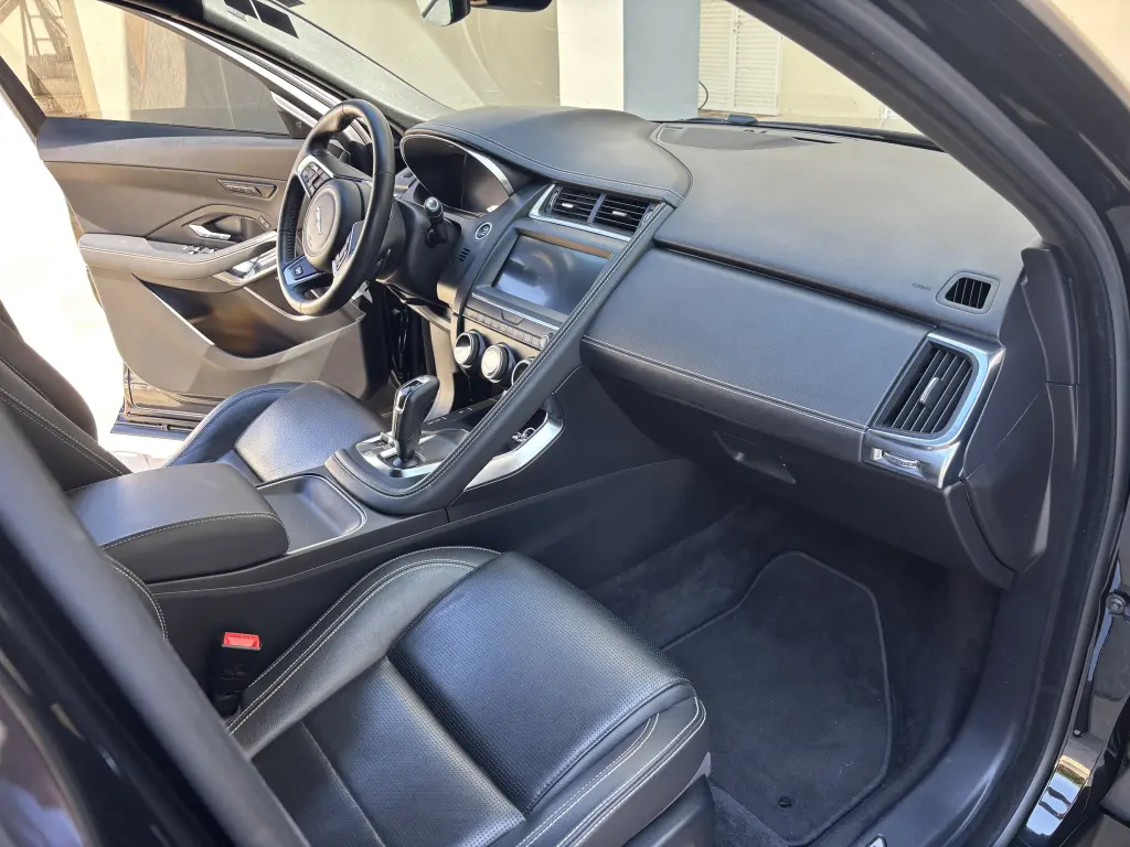 JAGUAR E-Pace - Foto