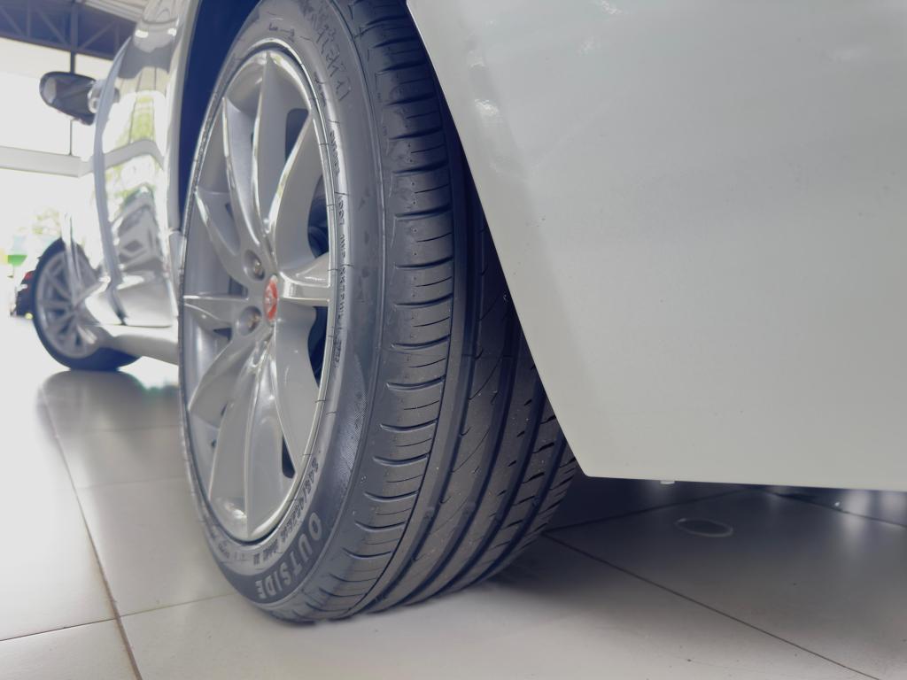 JAGUAR XF - Foto