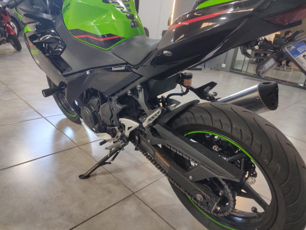 KAWASAKI Ninja 400 - Foto