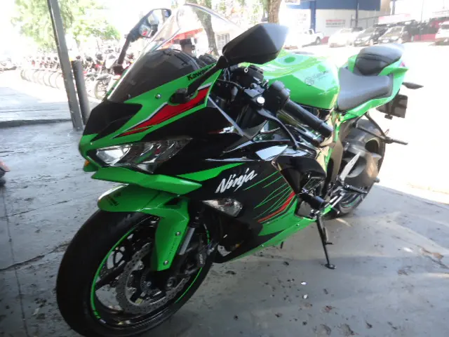 KAWASAKI ZX 6 R - Foto