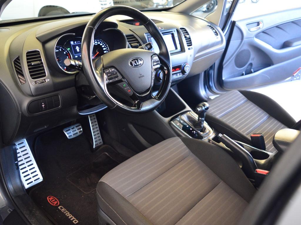 KIA Cerato Sedan - Foto