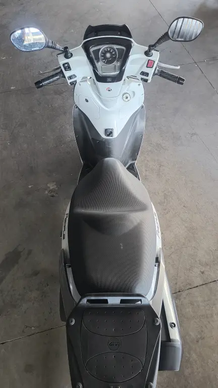 KYMCO People GT 300i - Foto