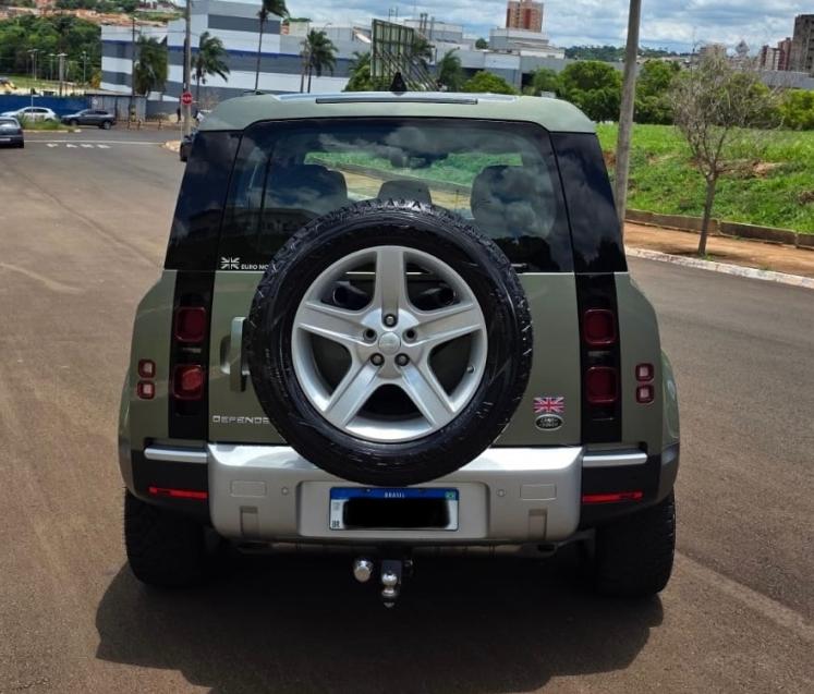 LAND ROVER Defender 110 - Foto