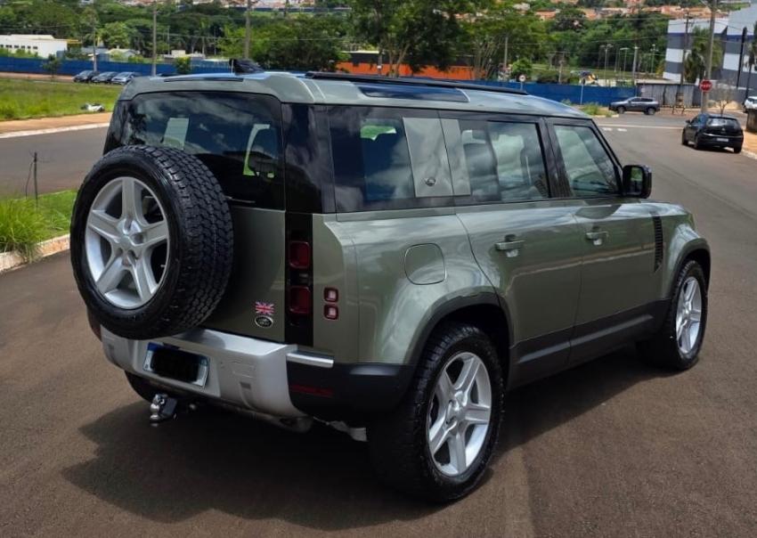 LAND ROVER Defender 110 - Foto