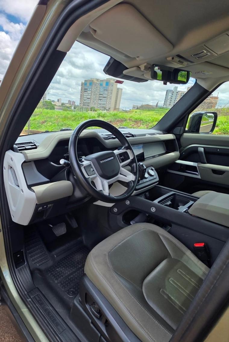 LAND ROVER Defender 110 - Foto