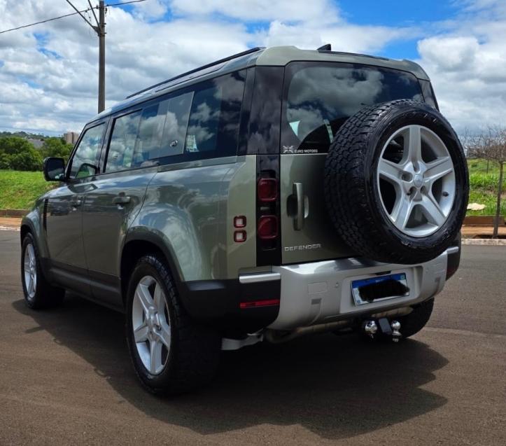 LAND ROVER Defender 110 - Foto
