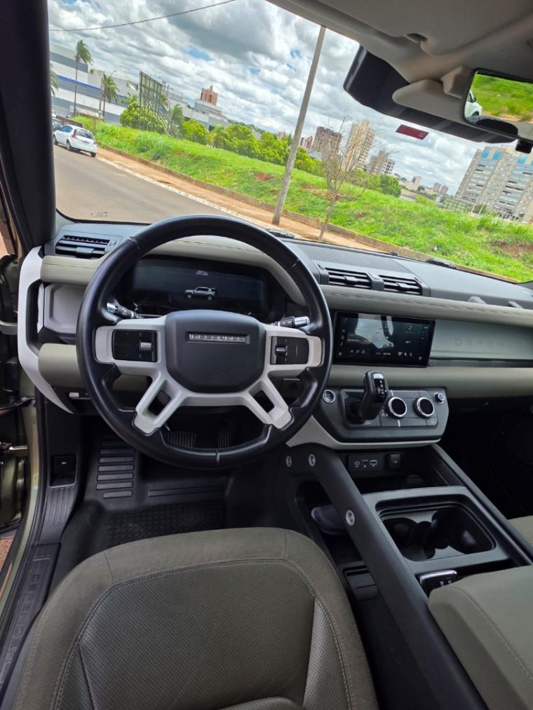 LAND ROVER Defender 110 - Foto