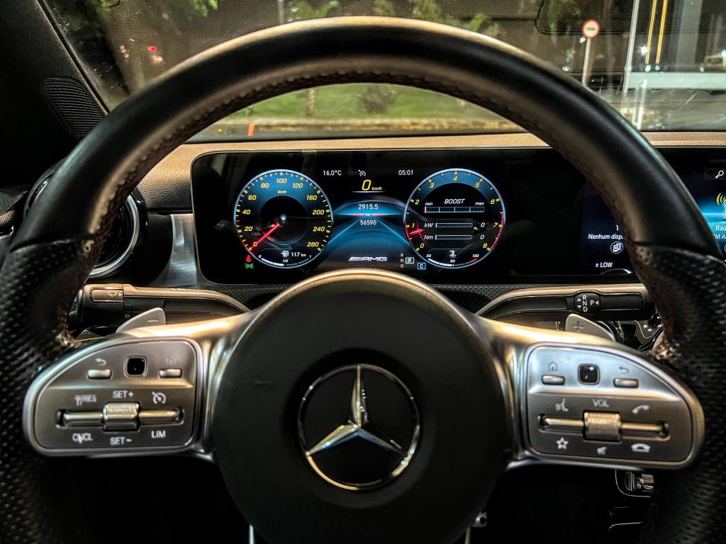 MERCEDES-BENZ A 35 AMG Sedan - Foto