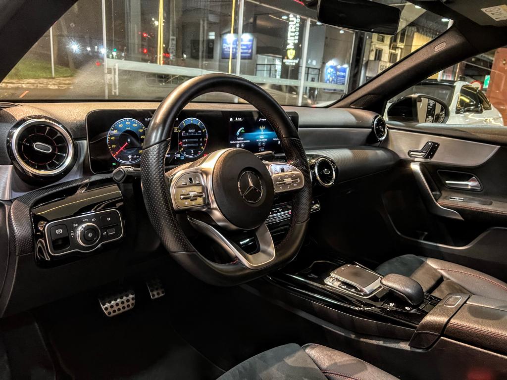 MERCEDES-BENZ A 35 AMG Sedan - Foto