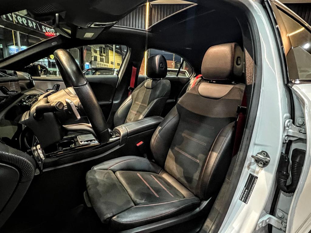 MERCEDES-BENZ A 35 AMG Sedan - Foto