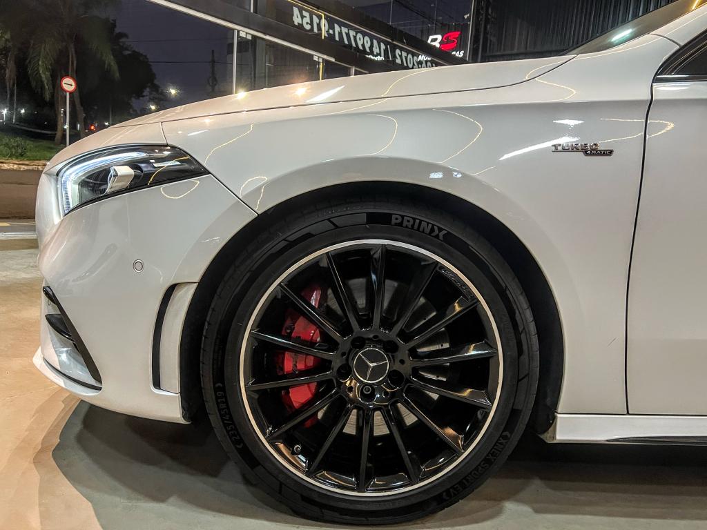 MERCEDES-BENZ A 35 AMG Sedan - Foto