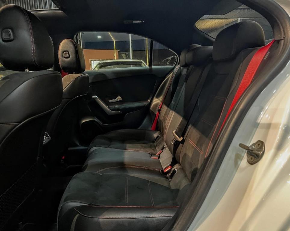 MERCEDES-BENZ A 35 AMG Sedan - Foto