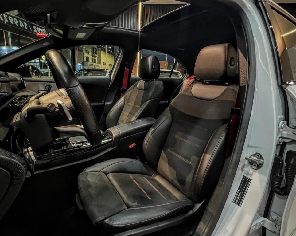 MERCEDES-BENZ A 35 AMG Sedan - Foto