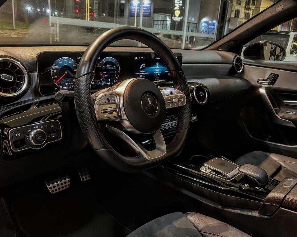 MERCEDES-BENZ A 35 AMG Sedan - Foto