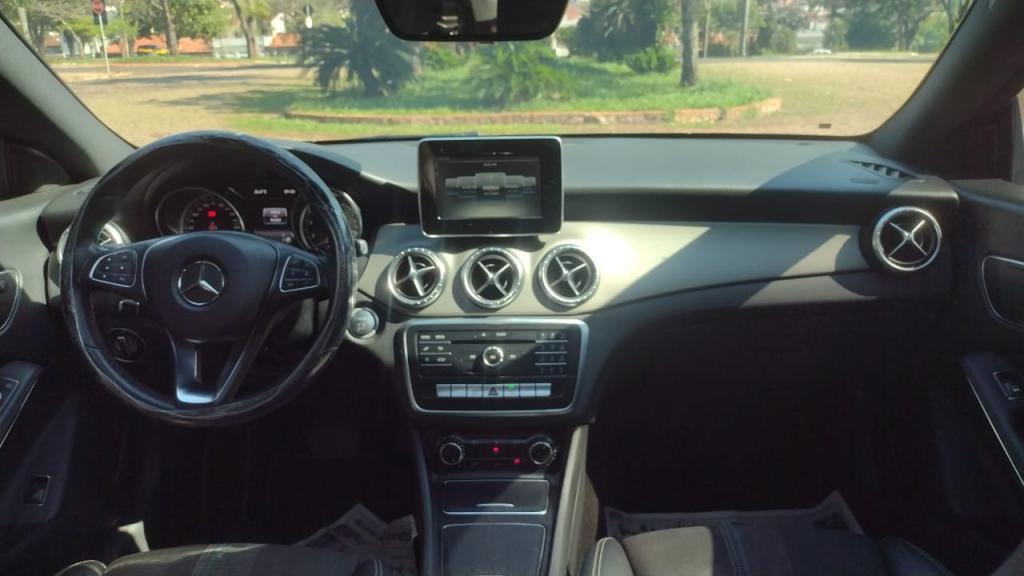 MERCEDES-BENZ CLA 200 - Foto