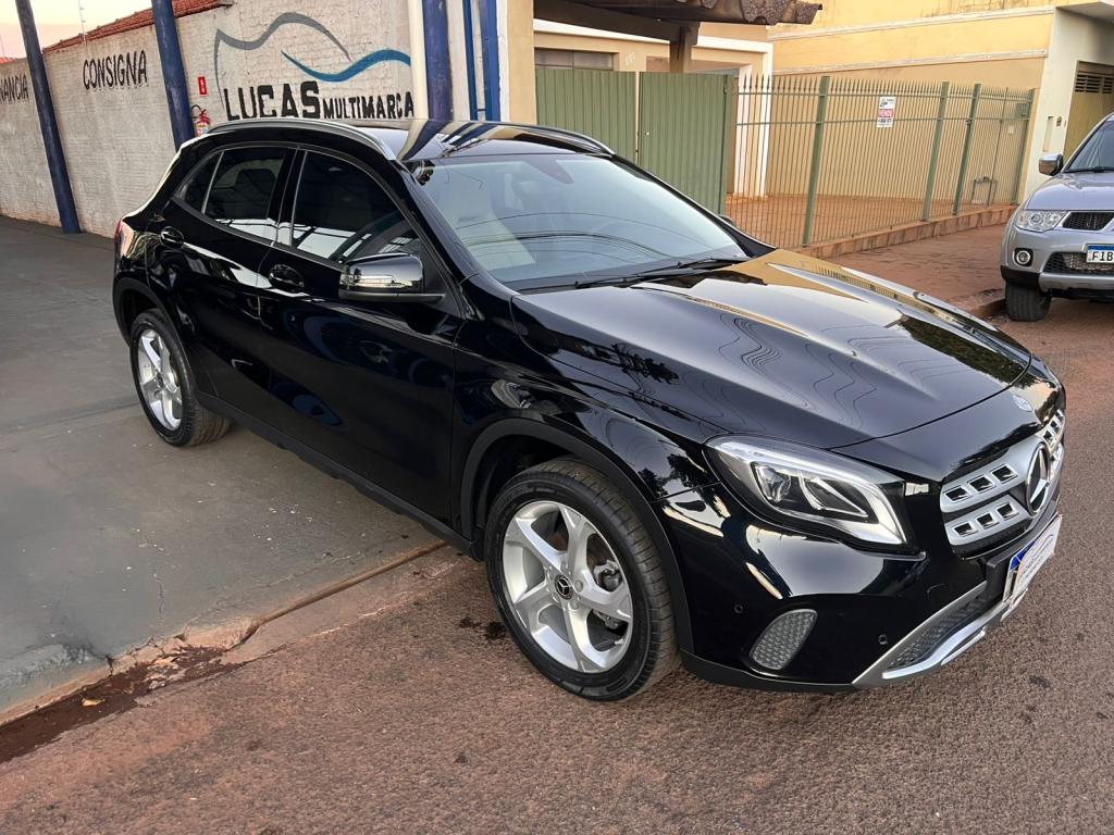 MERCEDES-BENZ GLA 200