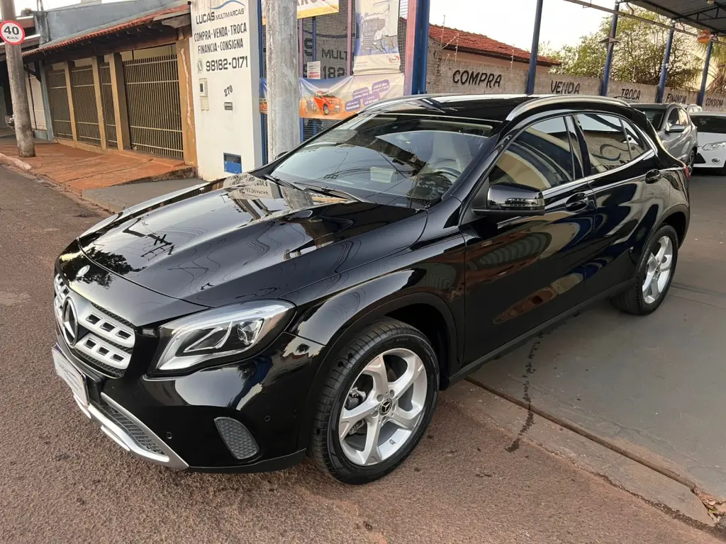 MERCEDES-BENZ GLA 200 - Foto