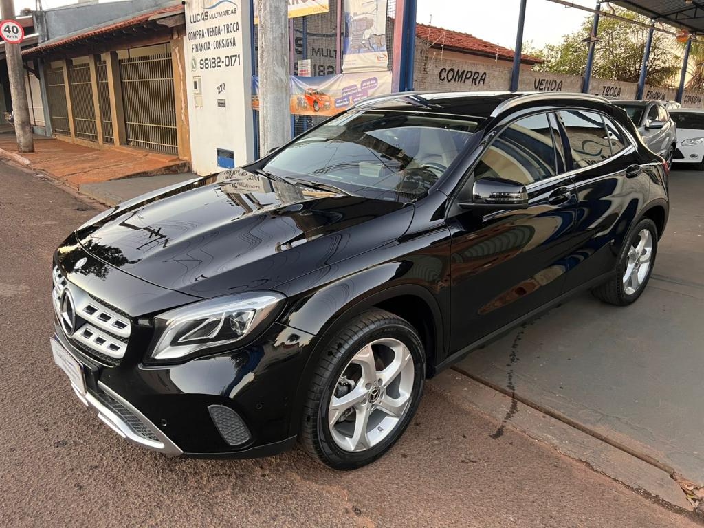 MERCEDES-BENZ GLA 200 - Foto