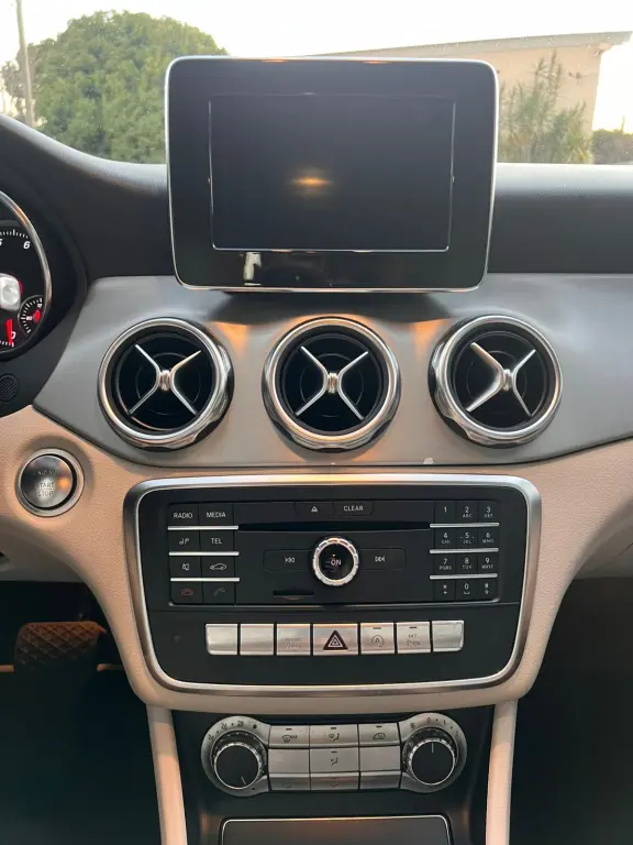 MERCEDES-BENZ GLA 200 - Foto